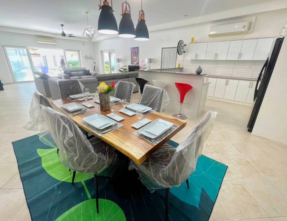 ขายบ้านพัทยา บางแสน ชลบุรี สัตหีบ : โอกาสการลงทุนในวิลล่าหรูพร้อมสระว่ายน้ำ 12 ห้องนอน ใน Majestic Residence บนเขาพระตำหนัก!!