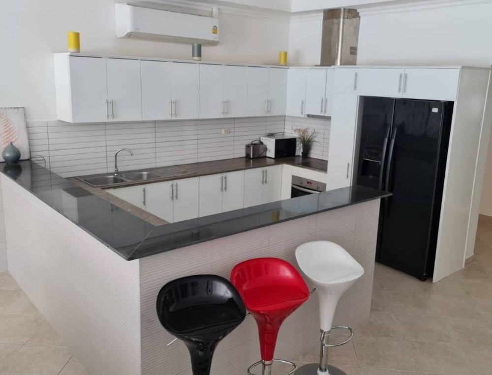 ขายบ้านพัทยา บางแสน ชลบุรี สัตหีบ : โอกาสการลงทุนในวิลล่าหรูพร้อมสระว่ายน้ำ 12 ห้องนอน ใน Majestic Residence บนเขาพระตำหนัก!!