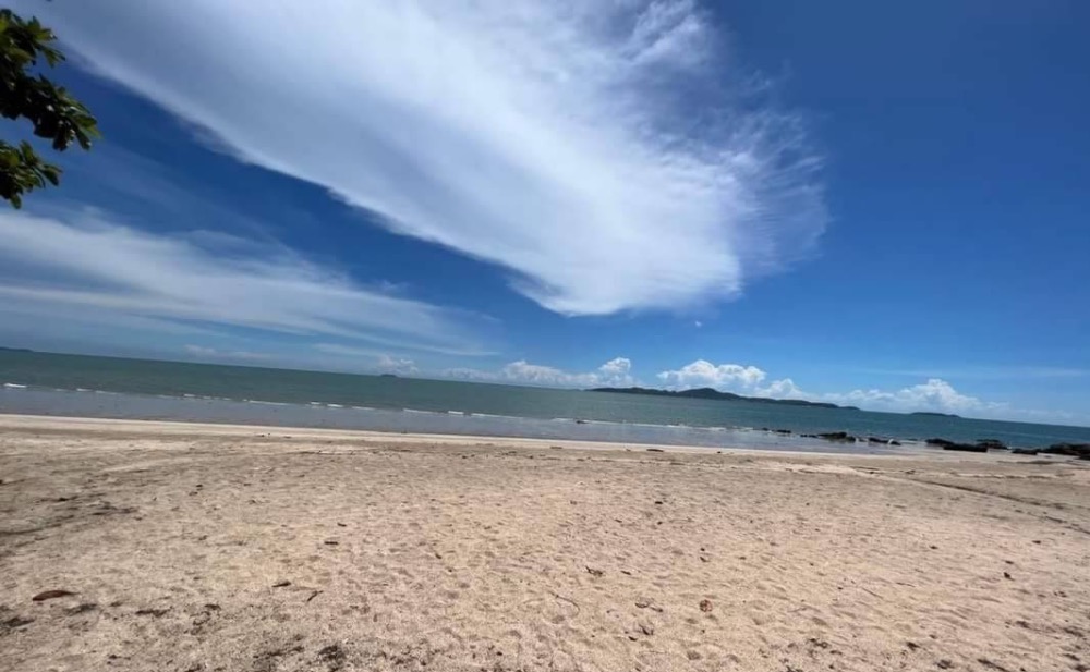 ขายบ้านพัทยา บางแสน ชลบุรี สัตหีบ : โอกาสการลงทุนในวิลล่าหรูพร้อมสระว่ายน้ำ 12 ห้องนอน ใน Majestic Residence บนเขาพระตำหนัก!!