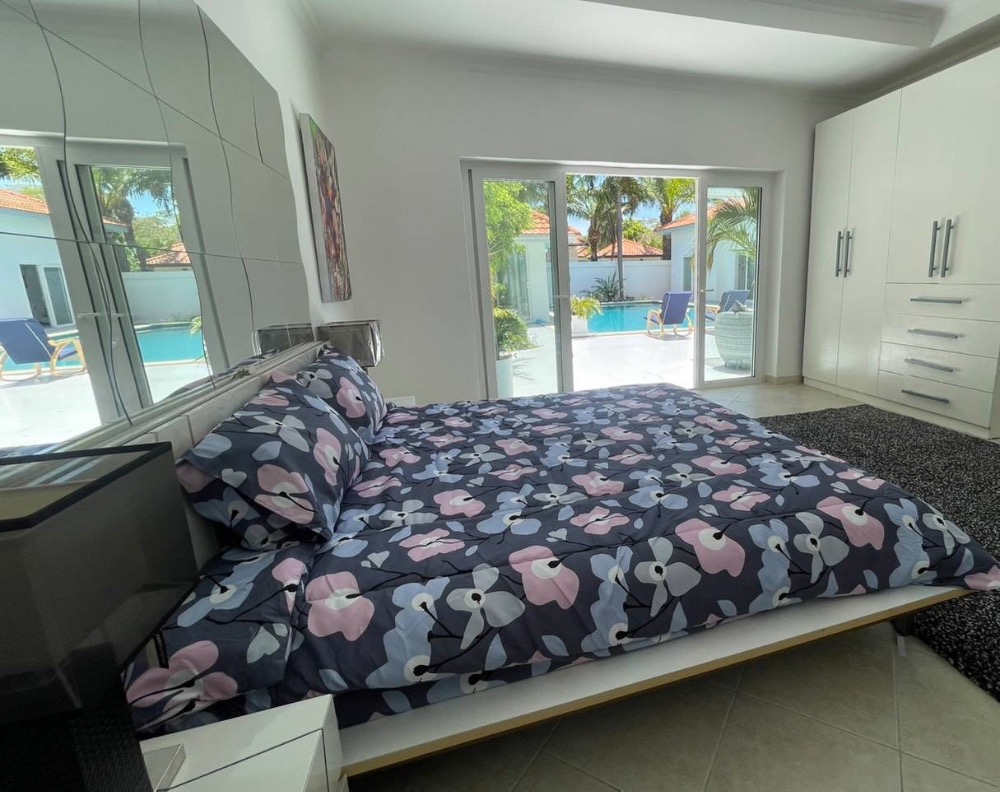 ขายบ้านพัทยา บางแสน ชลบุรี สัตหีบ : โอกาสการลงทุนในวิลล่าหรูพร้อมสระว่ายน้ำ 12 ห้องนอน ใน Majestic Residence บนเขาพระตำหนัก!!