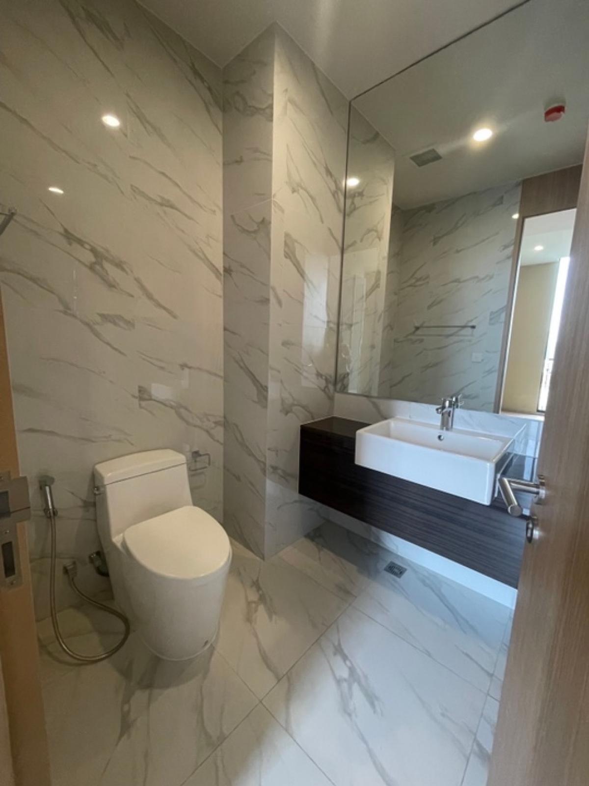 For SaleCondoSukhumvit, Asoke, Thonglor : Urgent sale at a loss 🔥 Noble BE19 (Noble B19) new room 1B1B 6.85 MB Watthana view Call: 0635925888