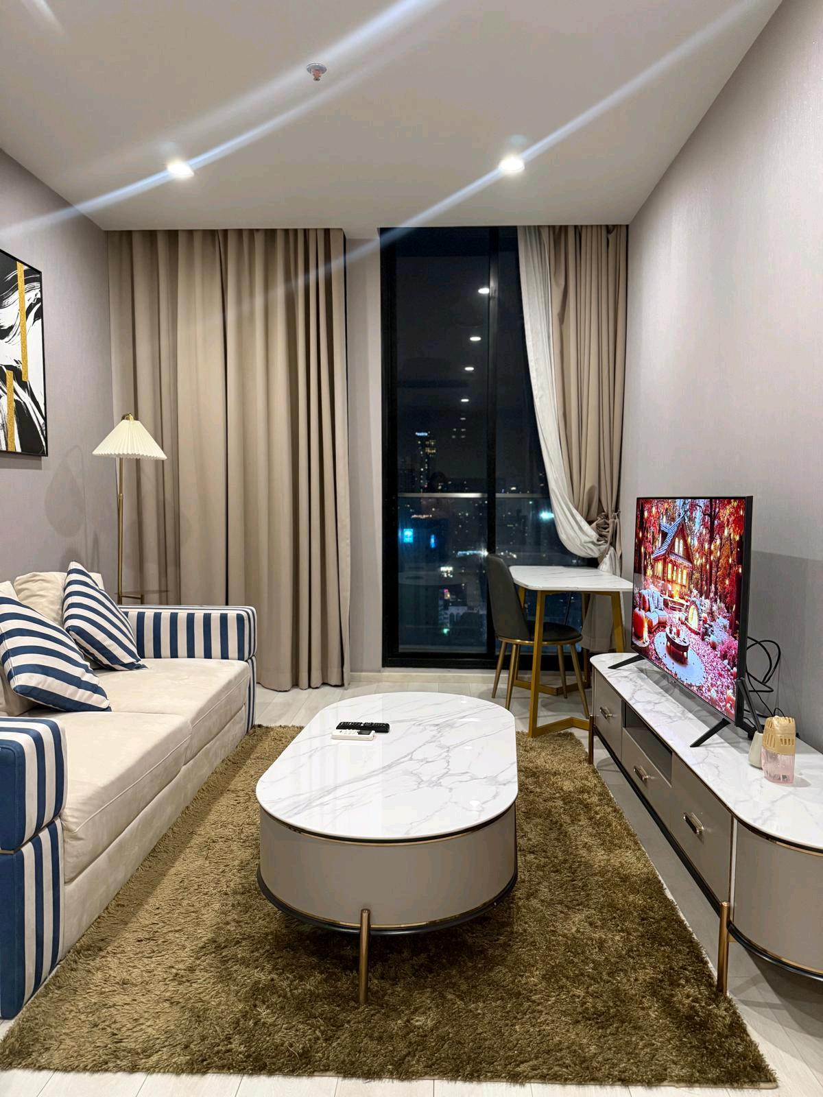 ให้เช่าคอนโดวิทยุ ชิดลม หลังสวน : Noble Ploenchit 60sq.m 