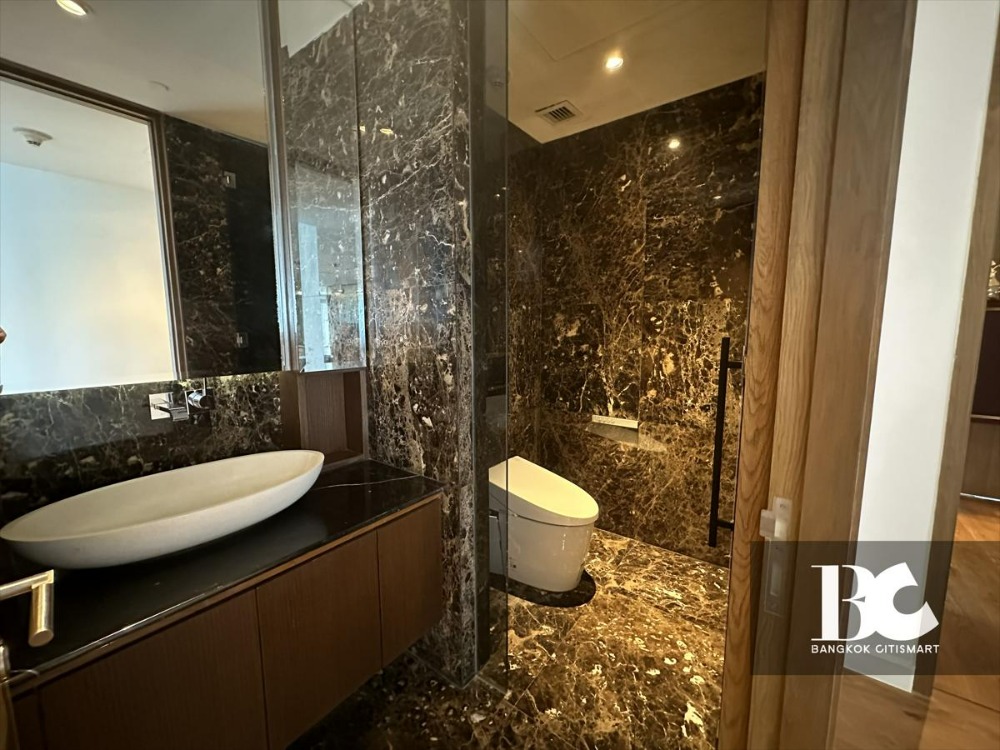 For SaleCondoWitthayu, Chidlom, Langsuan, Ploenchit : Luxurious Penthouse for sale - Stunning view with Fully Furnished (Ready to move in) 3 Bed 4 Bath, 185 Rajadamri, close to BTS Rajdamri station