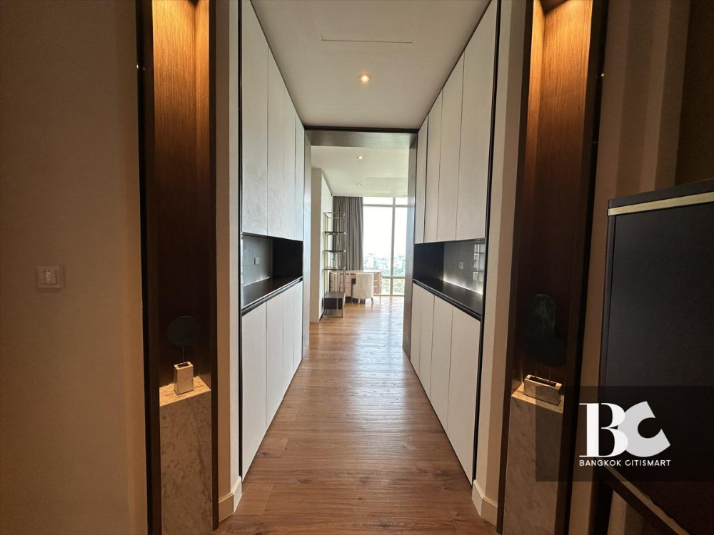 For SaleCondoWitthayu, Chidlom, Langsuan, Ploenchit : Luxurious Penthouse for sale - Stunning view with Fully Furnished (Ready to move in) 3 Bed 4 Bath, 185 Rajadamri, close to BTS Rajdamri station