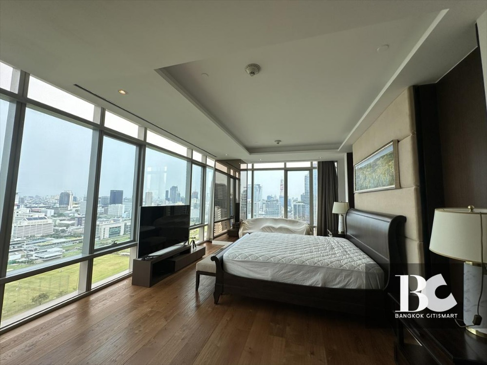 For SaleCondoWitthayu, Chidlom, Langsuan, Ploenchit : Luxurious Penthouse for sale - Stunning view with Fully Furnished (Ready to move in) 3 Bed 4 Bath, 185 Rajadamri, close to BTS Rajdamri station