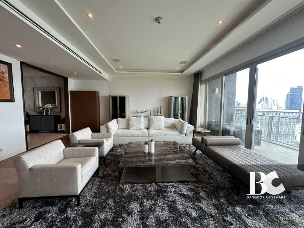 For SaleCondoWitthayu, Chidlom, Langsuan, Ploenchit : Luxurious Penthouse for sale - Stunning view with Fully Furnished (Ready to move in) 3 Bed 4 Bath, 185 Rajadamri, close to BTS Rajdamri station