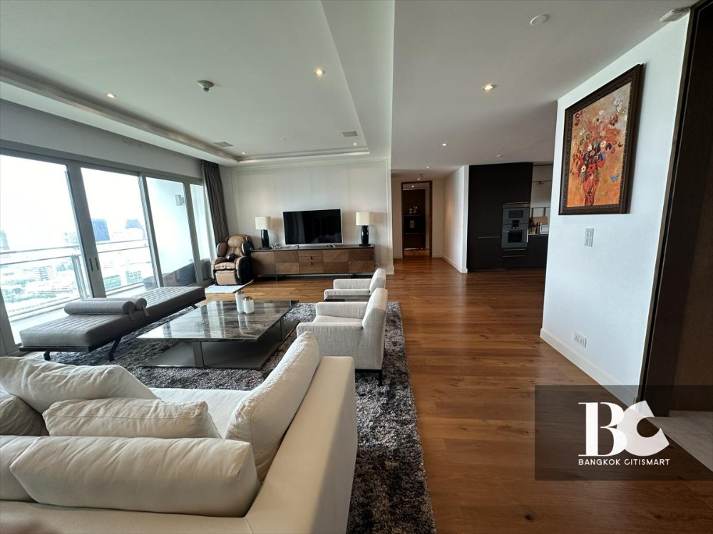 For SaleCondoWitthayu, Chidlom, Langsuan, Ploenchit : Luxurious Penthouse for sale - Stunning view with Fully Furnished (Ready to move in) 3 Bed 4 Bath, 185 Rajadamri, close to BTS Rajdamri station
