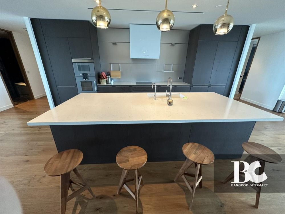 For SaleCondoWitthayu, Chidlom, Langsuan, Ploenchit : Luxurious Penthouse for sale - Stunning view with Fully Furnished (Ready to move in) 3 Bed 4 Bath, 185 Rajadamri, close to BTS Rajdamri station