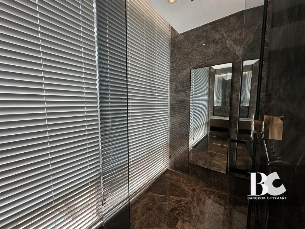 For SaleCondoWitthayu, Chidlom, Langsuan, Ploenchit : Luxurious Penthouse for sale - Stunning view with Fully Furnished (Ready to move in) 3 Bed 4 Bath, 185 Rajadamri, close to BTS Rajdamri station