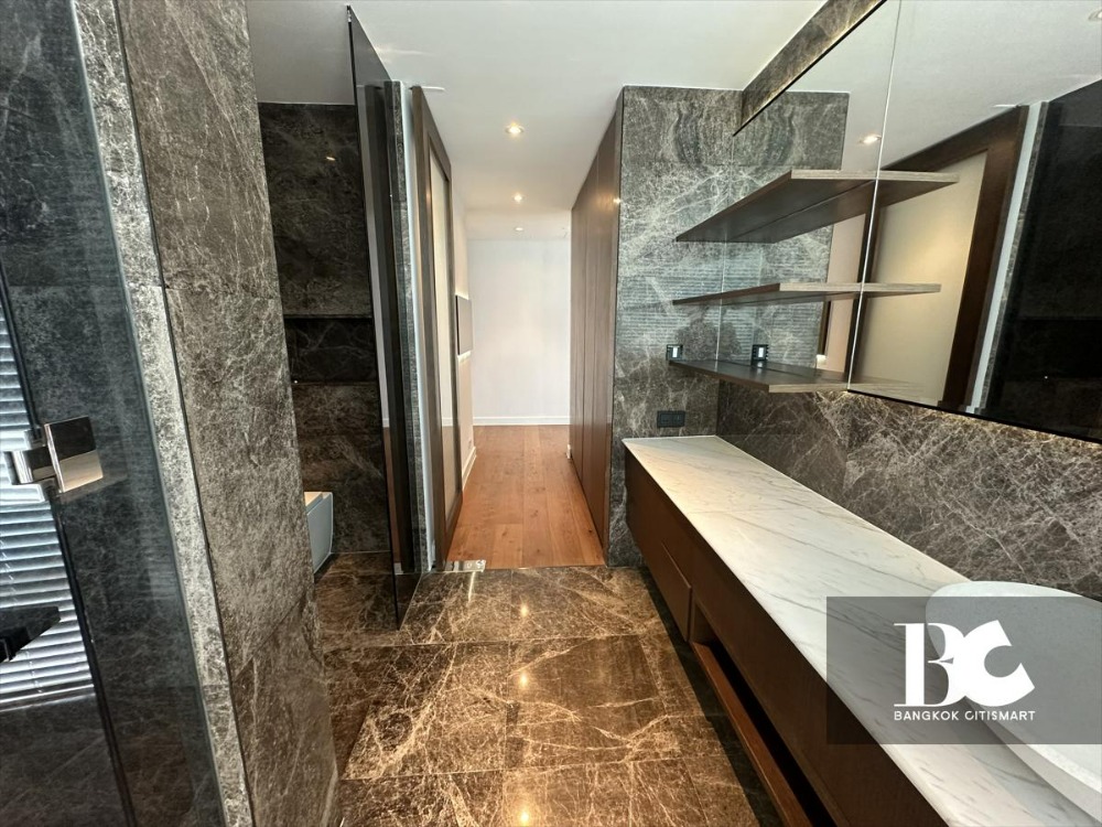 For SaleCondoWitthayu, Chidlom, Langsuan, Ploenchit : Luxurious Penthouse for sale - Stunning view with Fully Furnished (Ready to move in) 3 Bed 4 Bath, 185 Rajadamri, close to BTS Rajdamri station