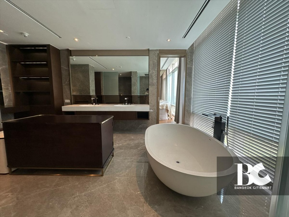 For SaleCondoWitthayu, Chidlom, Langsuan, Ploenchit : Luxurious Penthouse for sale - Stunning view with Fully Furnished (Ready to move in) 3 Bed 4 Bath, 185 Rajadamri, close to BTS Rajdamri station