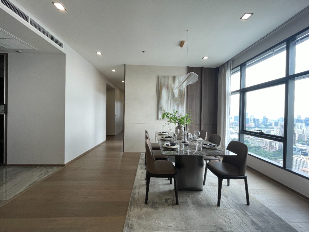 For SaleCondoRatchathewi,Phayathai : For sale, super luxury condo, Conner Ratchawithi, Penthouse room, 3 bedrooms, 3 bathrooms, usable area 173 sq m, fully furnished, with furniture and electrical appliances, convenient transportation, near BTS Ratchawithi and Siam Paragon.