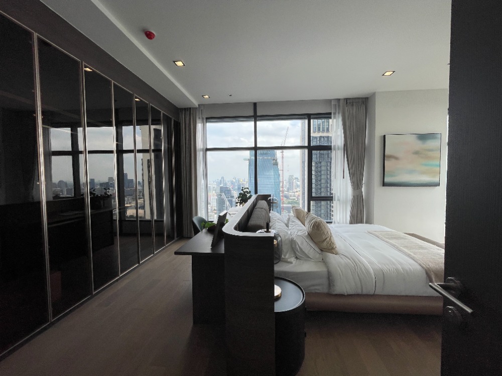 For SaleCondoRatchathewi,Phayathai : For sale, super luxury condo, Conner Ratchawithi, Penthouse room, 3 bedrooms, 3 bathrooms, usable area 173 sq m, fully furnished, with furniture and electrical appliances, convenient transportation, near BTS Ratchawithi and Siam Paragon.