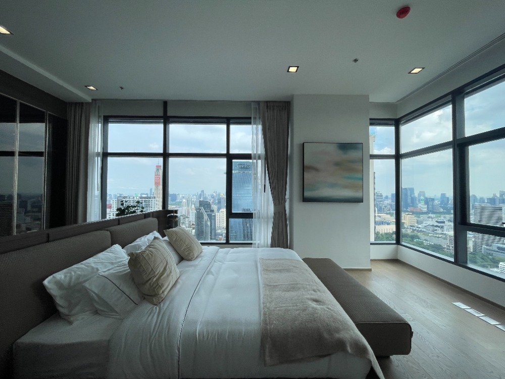 For SaleCondoRatchathewi,Phayathai : For sale, super luxury condo, Conner Ratchawithi, Penthouse room, 3 bedrooms, 3 bathrooms, usable area 173 sq m, fully furnished, with furniture and electrical appliances, convenient transportation, near BTS Ratchawithi and Siam Paragon.