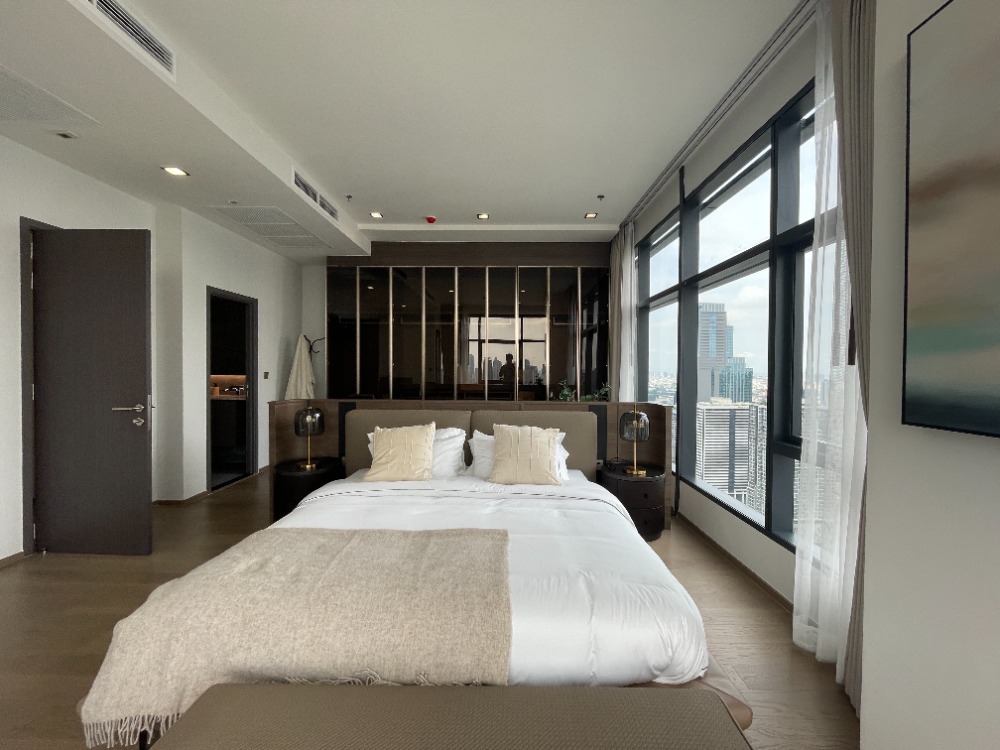 For SaleCondoRatchathewi,Phayathai : For sale, super luxury condo, Conner Ratchawithi, Penthouse room, 3 bedrooms, 3 bathrooms, usable area 173 sq m, fully furnished, with furniture and electrical appliances, convenient transportation, near BTS Ratchawithi and Siam Paragon.