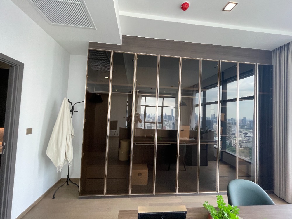 For SaleCondoRatchathewi,Phayathai : For sale, super luxury condo, Conner Ratchawithi, Penthouse room, 3 bedrooms, 3 bathrooms, usable area 173 sq m, fully furnished, with furniture and electrical appliances, convenient transportation, near BTS Ratchawithi and Siam Paragon.