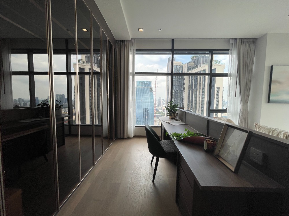 For SaleCondoRatchathewi,Phayathai : For sale, super luxury condo, Conner Ratchawithi, Penthouse room, 3 bedrooms, 3 bathrooms, usable area 173 sq m, fully furnished, with furniture and electrical appliances, convenient transportation, near BTS Ratchawithi and Siam Paragon.