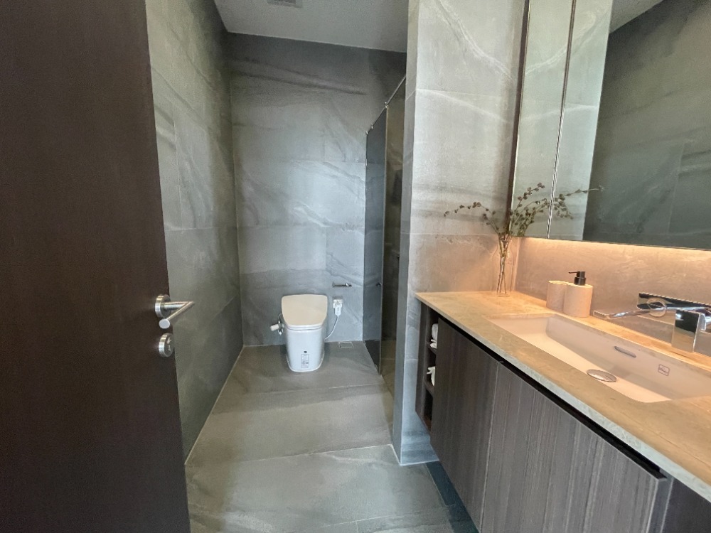 For SaleCondoRatchathewi,Phayathai : For sale, super luxury condo, Conner Ratchawithi, Penthouse room, 3 bedrooms, 3 bathrooms, usable area 173 sq m, fully furnished, with furniture and electrical appliances, convenient transportation, near BTS Ratchawithi and Siam Paragon.