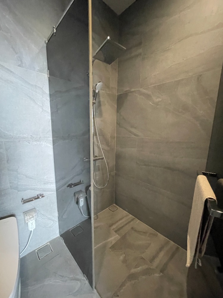 For SaleCondoRatchathewi,Phayathai : For sale, super luxury condo, Conner Ratchawithi, Penthouse room, 3 bedrooms, 3 bathrooms, usable area 173 sq m, fully furnished, with furniture and electrical appliances, convenient transportation, near BTS Ratchawithi and Siam Paragon.