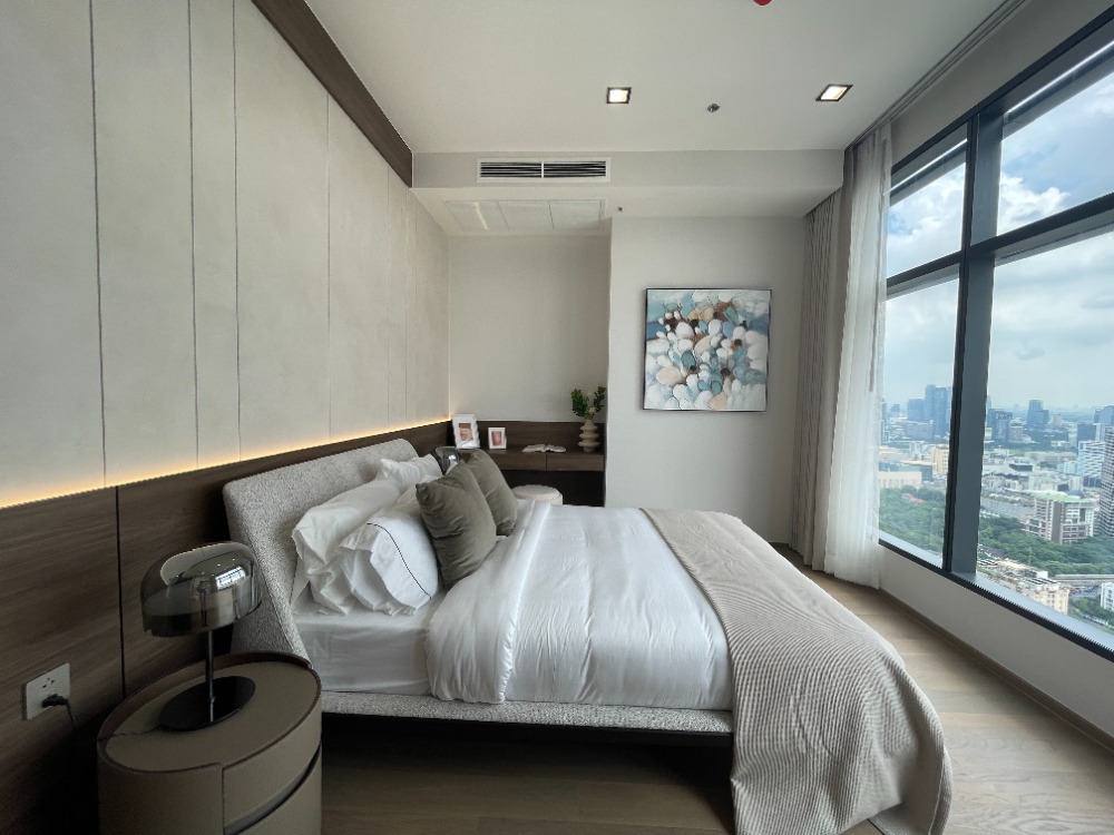 For SaleCondoRatchathewi,Phayathai : For sale, super luxury condo, Conner Ratchawithi, Penthouse room, 3 bedrooms, 3 bathrooms, usable area 173 sq m, fully furnished, with furniture and electrical appliances, convenient transportation, near BTS Ratchawithi and Siam Paragon.