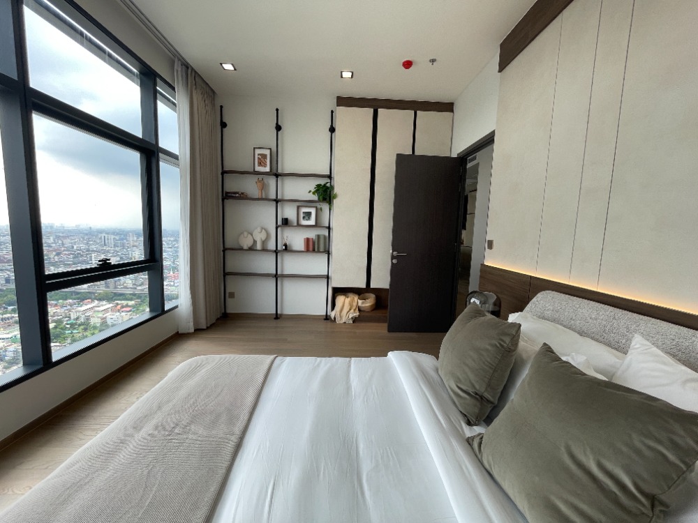 For SaleCondoRatchathewi,Phayathai : For sale, super luxury condo, Conner Ratchawithi, Penthouse room, 3 bedrooms, 3 bathrooms, usable area 173 sq m, fully furnished, with furniture and electrical appliances, convenient transportation, near BTS Ratchawithi and Siam Paragon.