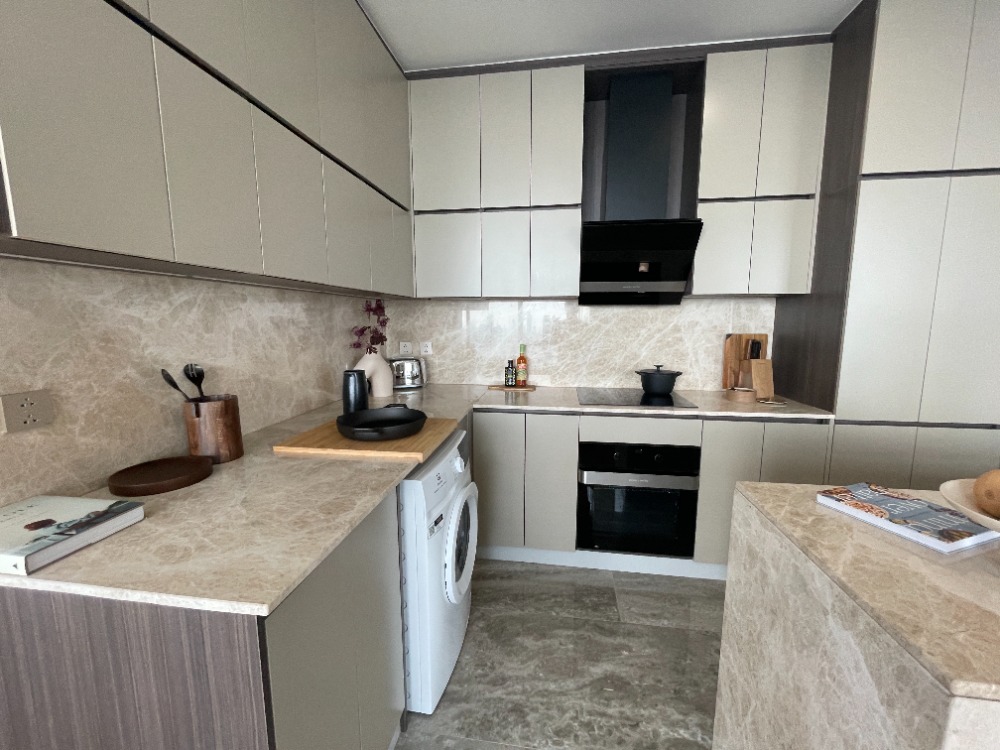 For SaleCondoRatchathewi,Phayathai : For sale, super luxury condo, Conner Ratchawithi, Penthouse room, 3 bedrooms, 3 bathrooms, usable area 173 sq m, fully furnished, with furniture and electrical appliances, convenient transportation, near BTS Ratchawithi and Siam Paragon.