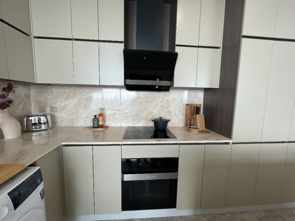 For SaleCondoRatchathewi,Phayathai : For sale, super luxury condo, Conner Ratchawithi, Penthouse room, 3 bedrooms, 3 bathrooms, usable area 173 sq m, fully furnished, with furniture and electrical appliances, convenient transportation, near BTS Ratchawithi and Siam Paragon.