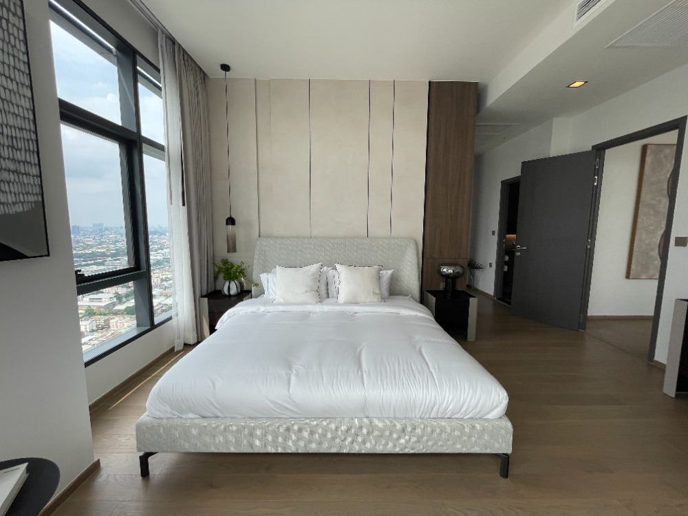 For SaleCondoRatchathewi,Phayathai : For sale, super luxury condo, Conner Ratchawithi, Penthouse room, 3 bedrooms, 3 bathrooms, usable area 173 sq m, fully furnished, with furniture and electrical appliances, convenient transportation, near BTS Ratchawithi and Siam Paragon.