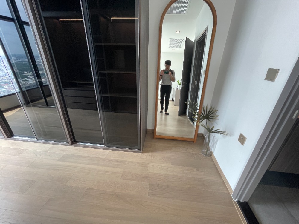 For SaleCondoRatchathewi,Phayathai : For sale, super luxury condo, Conner Ratchawithi, Penthouse room, 3 bedrooms, 3 bathrooms, usable area 173 sq m, fully furnished, with furniture and electrical appliances, convenient transportation, near BTS Ratchawithi and Siam Paragon.