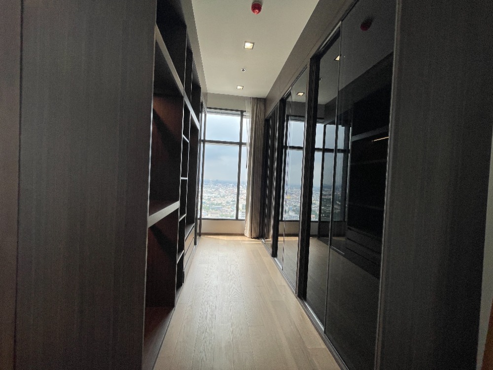 For SaleCondoRatchathewi,Phayathai : For sale, super luxury condo, Conner Ratchawithi, Penthouse room, 3 bedrooms, 3 bathrooms, usable area 173 sq m, fully furnished, with furniture and electrical appliances, convenient transportation, near BTS Ratchawithi and Siam Paragon.