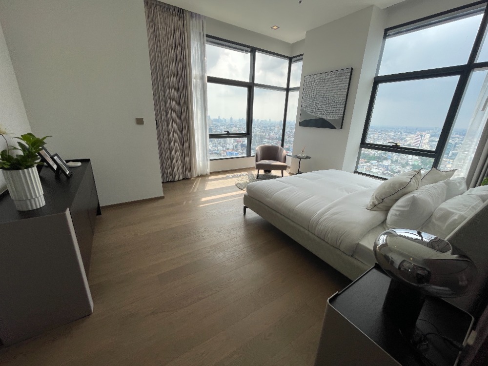 For SaleCondoRatchathewi,Phayathai : For sale, super luxury condo, Conner Ratchawithi, Penthouse room, 3 bedrooms, 3 bathrooms, usable area 173 sq m, fully furnished, with furniture and electrical appliances, convenient transportation, near BTS Ratchawithi and Siam Paragon.