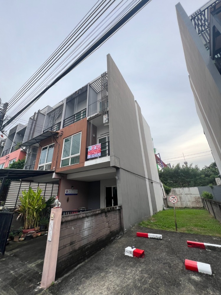 For SaleTownhomeNawamin, Ramindra : 3-storey townhouse, Greenwich Ramintra , prime location next to Makro Ram Intra