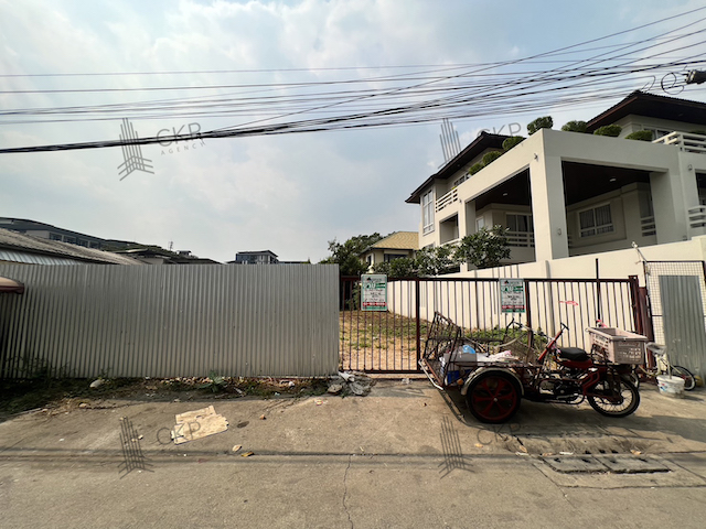 For SaleLandRatchadapisek, Huaikwang, Suttisan : Land for sale, Soi Ratchadaphisek 36, size 101 square wah, Lat Yao, Chatuchak, Bangkok, good location, near the main road