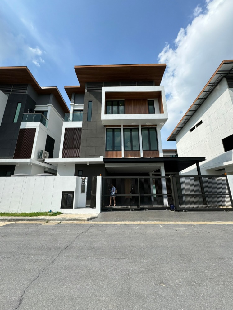 ขายบ้านอ่อนนุช อุดมสุข : LTHC11105-FOR SALE at The Ava Residence 3 beds 4 baths Size 61.8 Sqm. Near BTS Onnut Station ONLY 49 MB