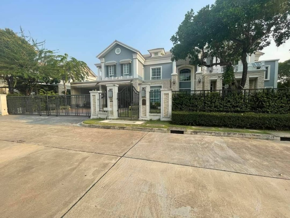 For RentHouseBangna, Bearing, Lasalle : ♦ American Luxury ♦ Single House 2 Storey, 217.00 sq.w. | 4 Bedrooms, 8 Parking Spaces, with a Swimming Pool | Near Mega Bangna 11 mins, Prince Hospital Suvarnabhumi 11 mins