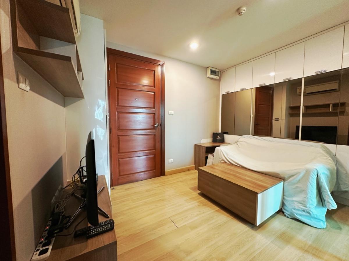 For SaleCondoRatchadapisek, Huaikwang, Suttisan : ✨  Unblocked City View on a Prime Floor | Serene Low-Rise | 1BR Near MRT & University | Great LIVE/INVEST