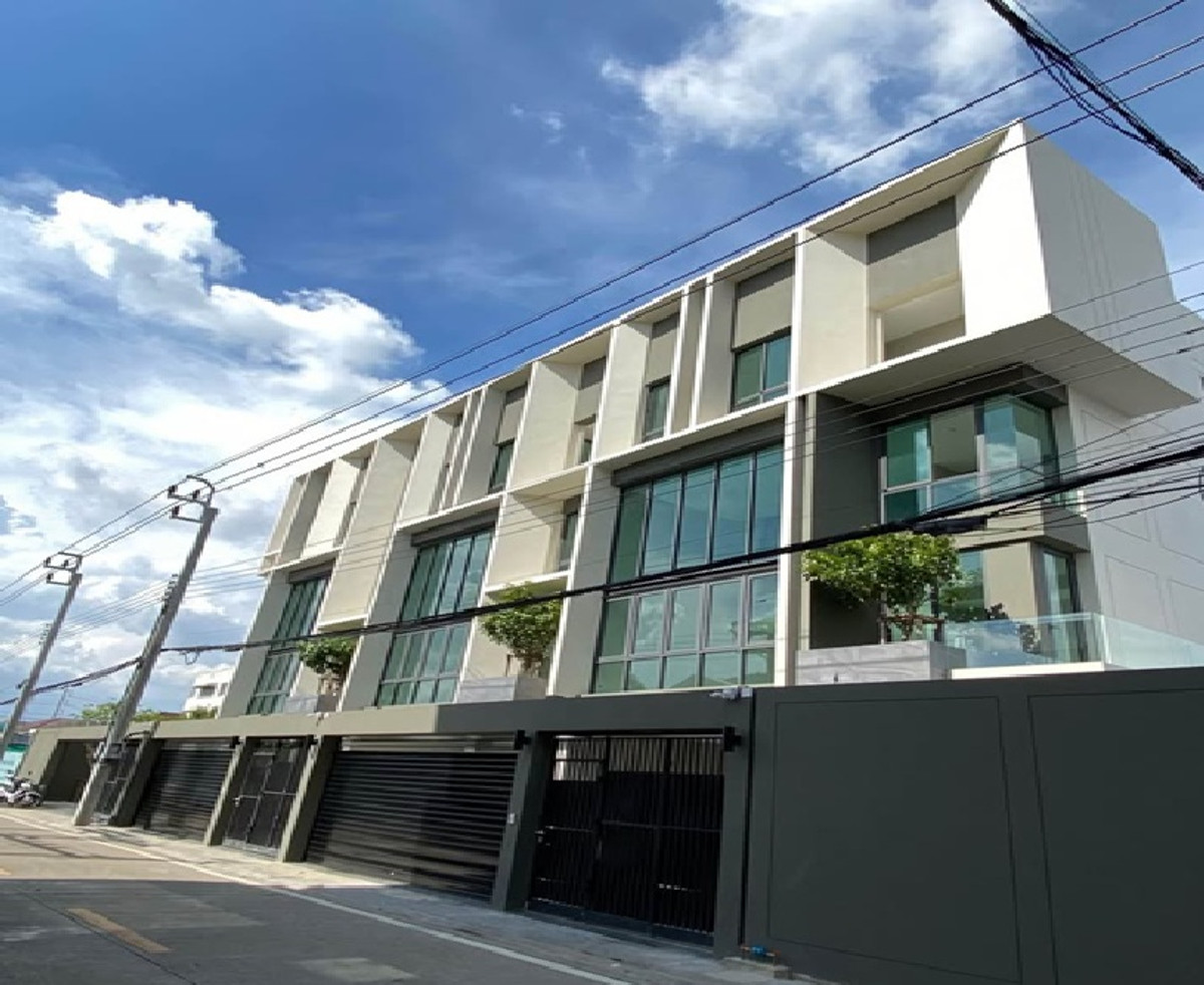 For RentHome OfficeBangna, Bearing, Lasalle : For Rent, 3-storey townhouse for rent, new condition, Deco Home project, Soi Sukhumvit 70/5 / Deco Home, 300 meters from BTS Bearing (walkable) / 4 air conditioners / curtains throughout the house / Home Office or office, can register a company