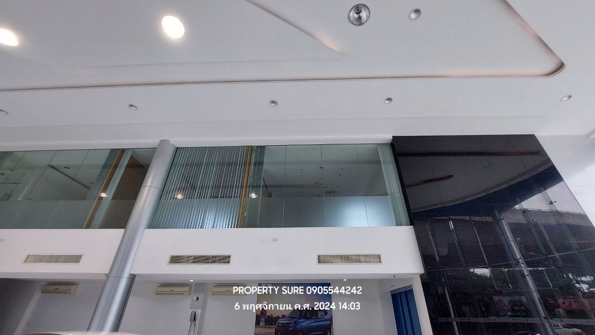 For RentShowroomRama9, Petchburi, RCA : Car showroom for rent with 3-storey office building, on Rama 9 Road, in the heart of Rama 9 business district.