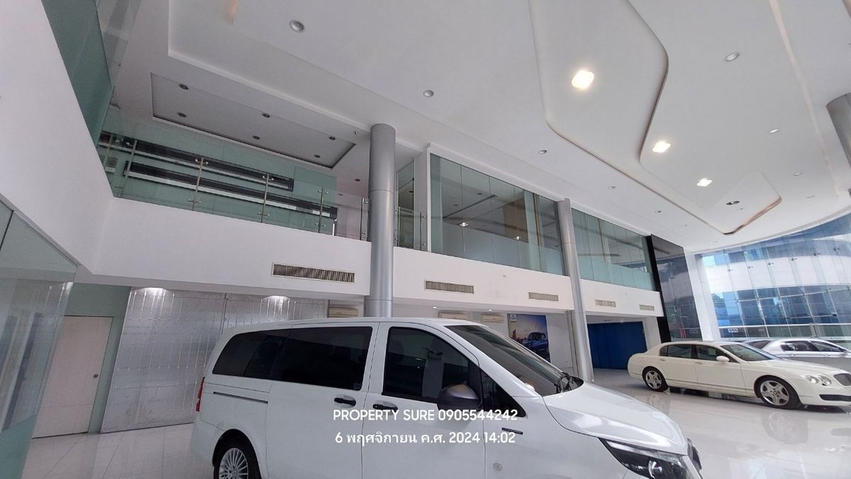 For RentShowroomRama9, Petchburi, RCA : Car showroom for rent with 3-storey office building, on Rama 9 Road, in the heart of Rama 9 business district.