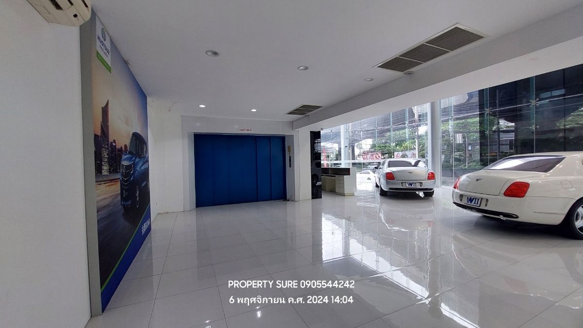 For RentShowroomRama9, Petchburi, RCA : Car showroom for rent with 3-storey office building, on Rama 9 Road, in the heart of Rama 9 business district.