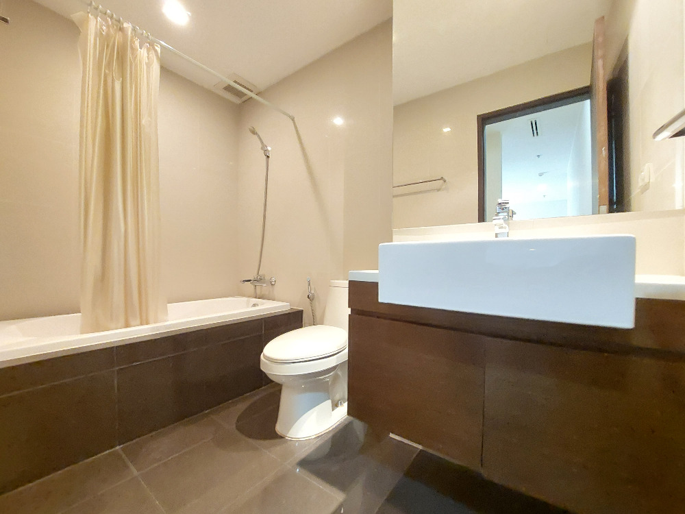 For SaleCondoSukhumvit, Asoke, Thonglor : Condo with city view in Sukhumvit area, 100 meters from BTS.