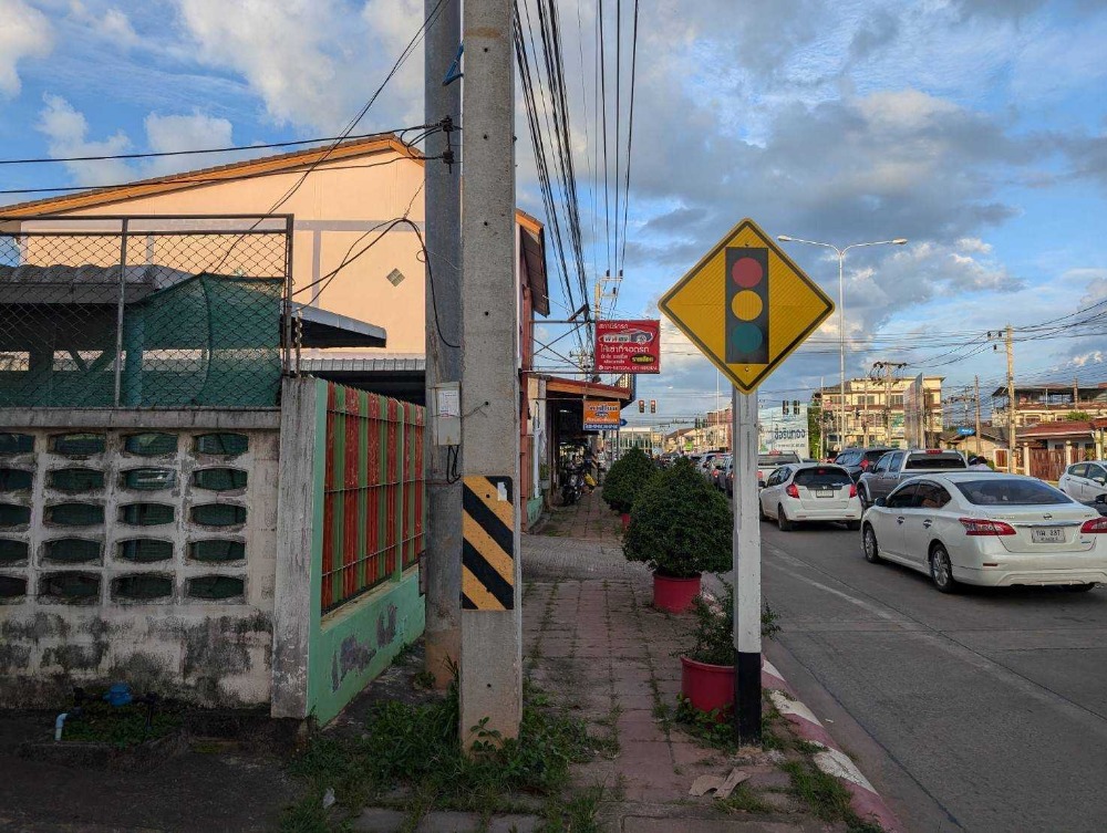 For SaleLandKoh Samui, Surat Thani : Land for sale in the heart of Surat Thani city, on Sri Kasem Road, near Nai Luk Intersection.