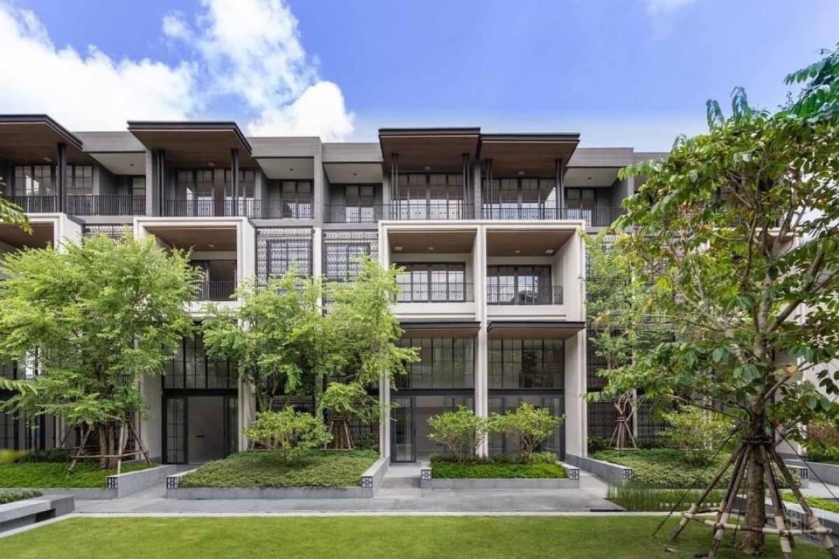 For SaleTownhomeSukhumvit, Asoke, Thonglor : 📢👇Sell with tenant contract til April 27
Stay safe with high security in super Luxury urban villa which near many International schools , restaurants, coffee shops, supermarkets. Pet allowed