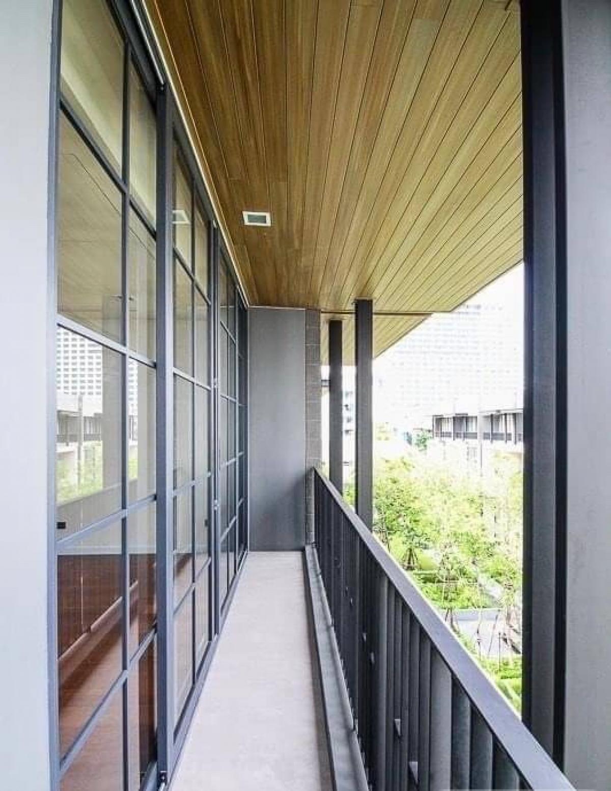 ขายทาวน์โฮมสุขุมวิท อโศก ทองหล่อ : 📢👇Sell with tenant contract til April 27
Stay safe with high security in super Luxury urban villa which near many International schools , restaurants, coffee shops, supermarkets. Pet allowed