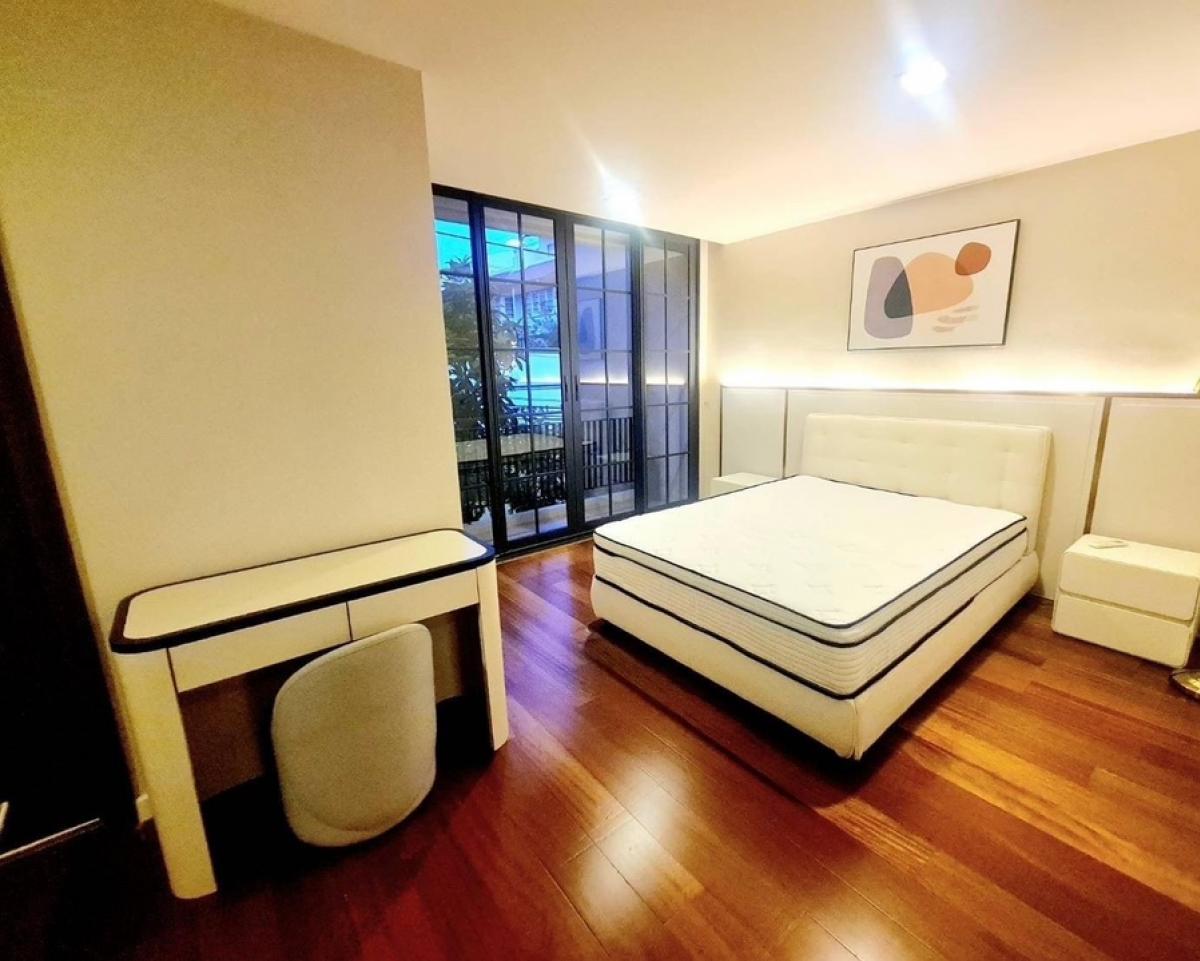ขายทาวน์โฮมสุขุมวิท อโศก ทองหล่อ : 📢👇Sell with tenant contract til April 27
Stay safe with high security in super Luxury urban villa which near many International schools , restaurants, coffee shops, supermarkets. Pet allowed