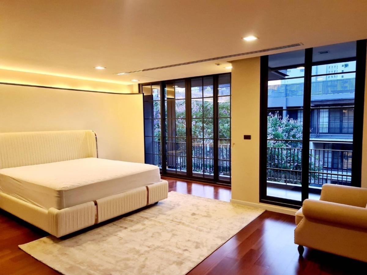 ขายทาวน์โฮมสุขุมวิท อโศก ทองหล่อ : 📢👇Sell with tenant contract til April 27
Stay safe with high security in super Luxury urban villa which near many International schools , restaurants, coffee shops, supermarkets. Pet allowed