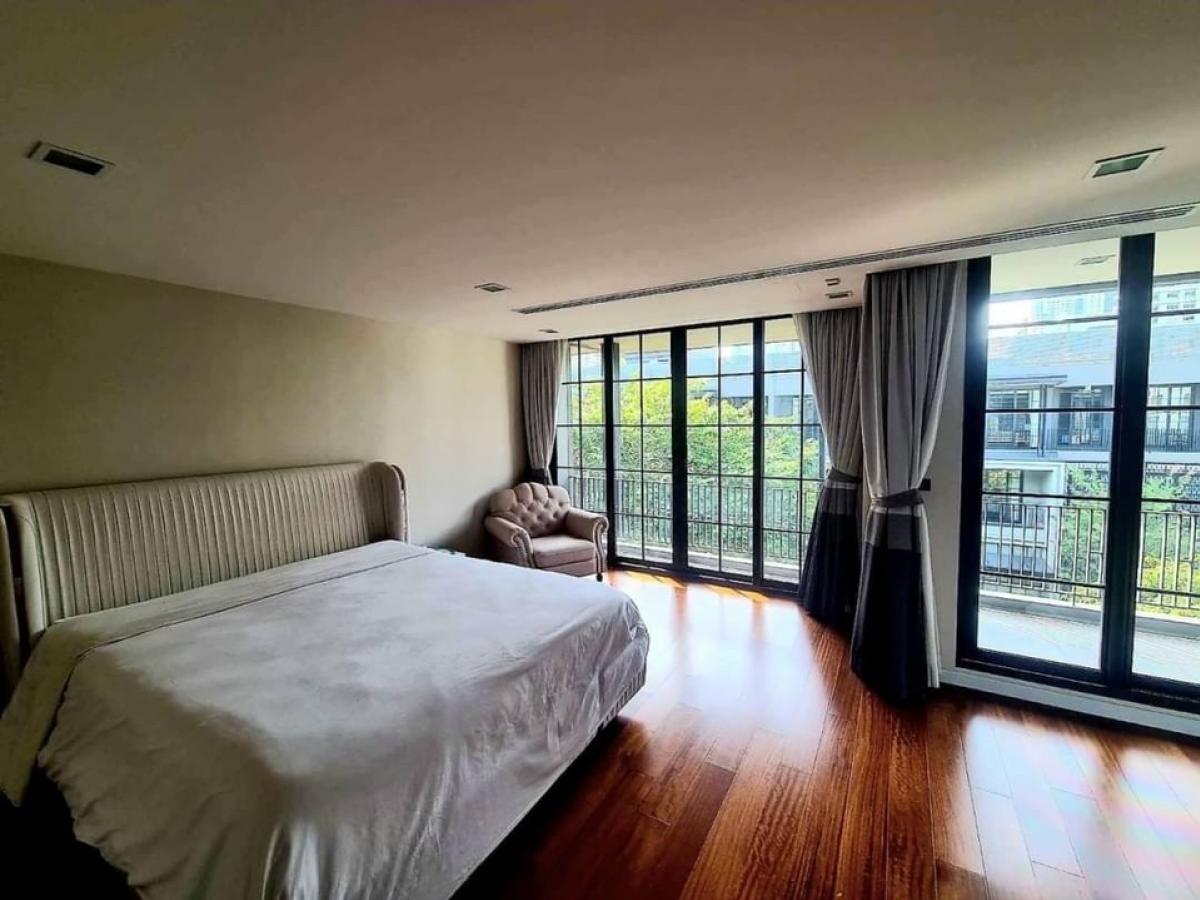 ขายทาวน์โฮมสุขุมวิท อโศก ทองหล่อ : 📢👇Sell with tenant contract til April 27
Stay safe with high security in super Luxury urban villa which near many International schools , restaurants, coffee shops, supermarkets. Pet allowed