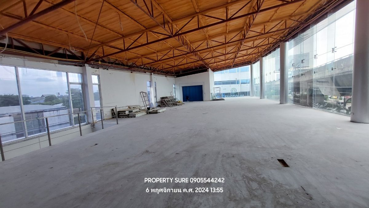 For RentShowroomRama9, Petchburi, RCA : Car showroom for rent with 3-storey office building, on Rama 9 Road, in the heart of Rama 9 business district.