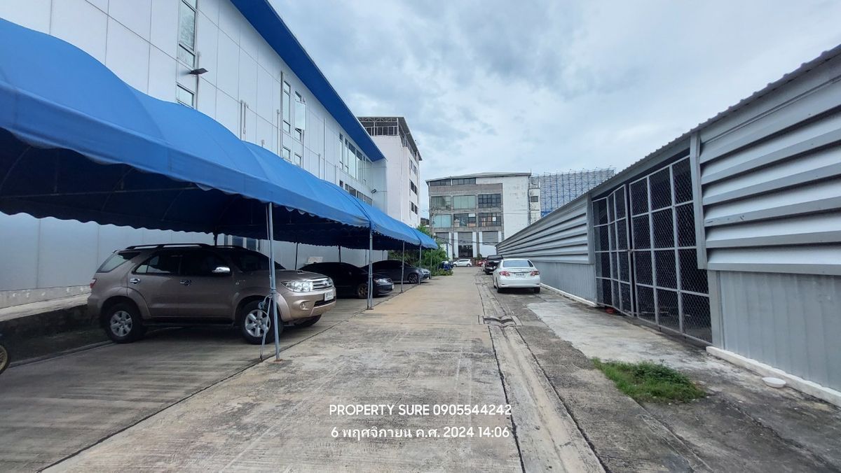 For RentShowroomRama9, Petchburi, RCA : Car showroom for rent with 3-storey office building, on Rama 9 Road, in the heart of Rama 9 business district.