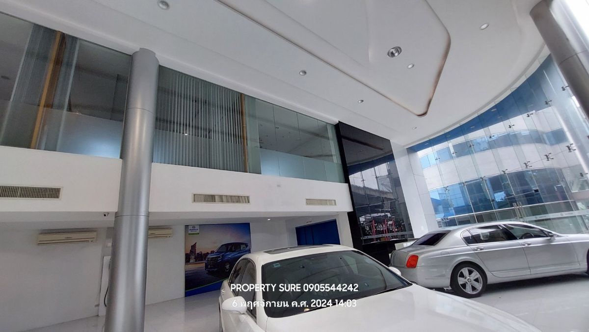 For RentShowroomRama9, Petchburi, RCA : Car showroom for rent with 3-storey office building, on Rama 9 Road, in the heart of Rama 9 business district.